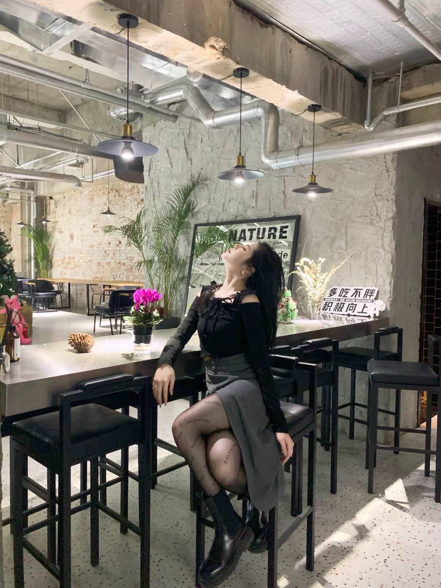 性感美女兼职绝活，战斗力极强